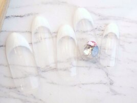大人気♪Vカットビジューネイル