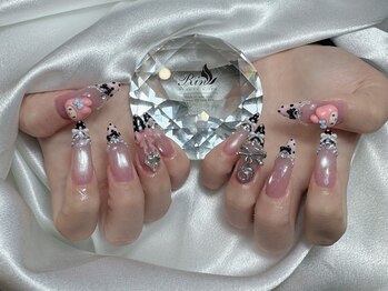 水玉フレンチネイルデザイン