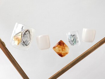 フットネイル2本アート込6080円