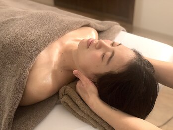 フラット(FURATTO)/小顔矯正＆フェイシャルデコルテ