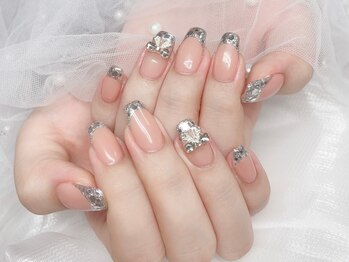 エミリオネイル(EMILIO NAIL)の写真/大人女性に人気の上品ネイルで指先を美しく♪大人気マグネット,ガラスネイルでシンプル可愛く爪を彩ります!