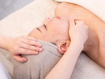 エムボーテ 太田店(M BEAUTE33)の写真/むくみや左右差を整え二重アゴもケア！エラ張りでお悩みの方も理想のラインへ☆