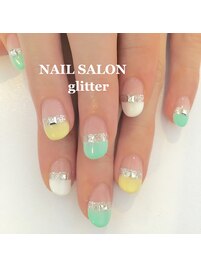 カラフルなフレンチネイル