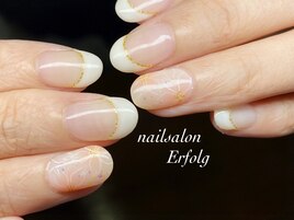 大人可愛い手描きの桜ネイル！