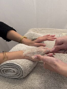 ウーアンジュ ネイルアンドアイラッシュ(w*ange)の写真/海外のナイトルーティンでよく見るあのハンドスパが大人気！贅沢なハンドケアで触りたくなるふわふわ肌に◎
