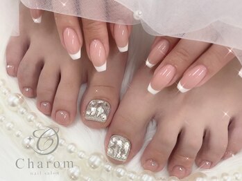 チャロム(Charom)/フレンチ×キラキラフットネイル