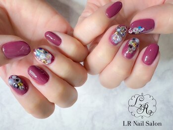 エルアールネイルサロン 梅田本店(LR)の写真/派手好きな方に★豊富なカラー&パーツ、幅広く取り揃えております♪[2本アート5800円/4本アート7500円]