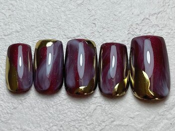 ネイルビート(NAIL BEAT)/ボルドーゴールドネイル