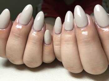 カランコエ(Kalanchoe)の写真/折れた箇所のお直しなど、一本からでも対応可能です♪ネイルアートの長さ出しもお任せください◇