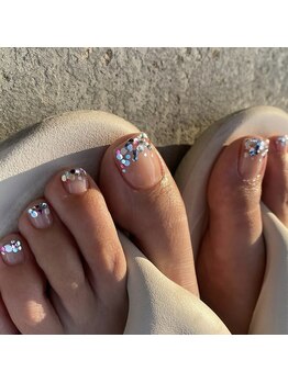 イロ ネイル(iro nail)の写真/サンダルから覗く指先を美しく！フットバス付きの丁寧ケアで、季節を問わず見いせたくなる足元へ♪