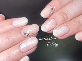 春カラーでシアー大理石ネイル！