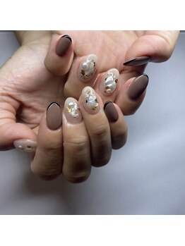 イーエムエー(e.m.a)/グレー×黒フレンチ