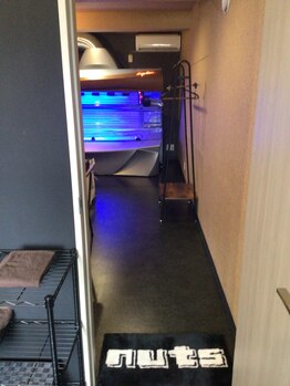 ナッツ(nuts)/完全個室の日焼けサロン