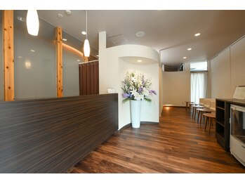 横濱 イヲリ(IORI)/受付＆待合