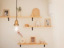 イト アイデザイン(ito.eye design)の雰囲気（店内はアイボリーを基調とした落ち着いた雰囲気）