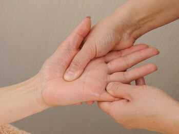 セレニティ(Serenity)/手のひらの指圧もしっかり。