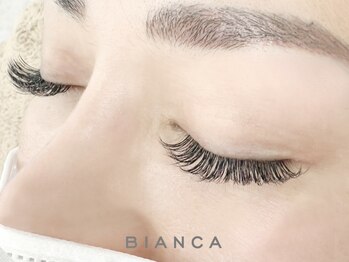 ビアンカ 池袋店(Bianca)の写真/【予約数増加☆バインドロック&ダブルラッシュ100～120本¥9200～】ボリュームのある魅力的なまつ毛に♪