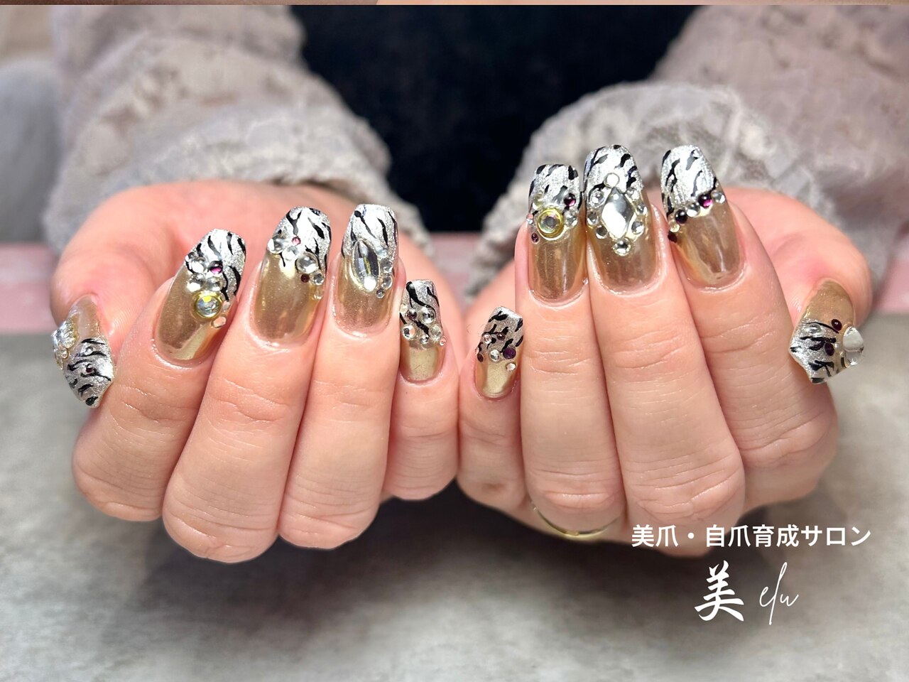 2025年-2026年冬トレンド】ゼブラのネイルデザイン集｜人気順