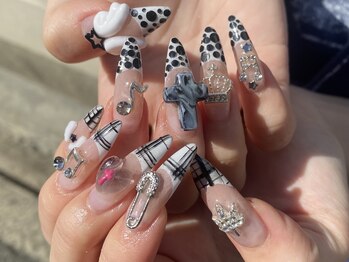 ゆびノさき イバラキシ(ibarakishi)/白黒ゴテゴテネイル!