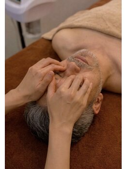 マップリラビューティ(map Lila beauty)の写真/メンズ歓迎！有資格者による、お顔の疲れをスッキリ取るリンパケアコース◎眼精疲労、首肩凝り、頭痛に◎