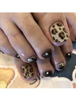 トータルサロン 白べぇーっ プラス/フットネイル