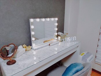 アイズ クリーム(Eyes Cream)/女優ミラーで気分あがる~