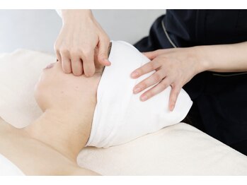 アデアネックス(ADE ANNEX)の写真/左右差.肩こりを整え理想の黄金比小顔へ導く