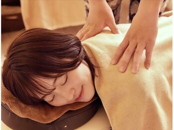COCO Eclat 【ココエクラ】の写真/歴19年凄腕リンパマッサージ★厳選国産アロマ×完全個室♪大人女性の極上ご褒美アロマトリートメント☆