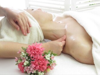 レオティアラ(REOTIARA)の写真/【本気のエイジングケア!】最新小顔×美肌◇ヒト幹細胞酸素炭酸パックでほうれい線やたるみを改善◎