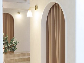 エデン 仙台広瀬通(Eden)の写真/【全席個室】マンツーマンの丁寧なカウンセリングが自慢。周囲を気にせず、目元の悩みを解消しませんか？