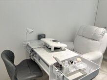 【ネイルルーム】エステとは違うホワイトグレーな雰囲気★