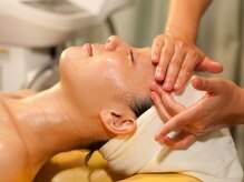 高興リラックス空間 新宿東口店/顔筋・小顔マッサージ