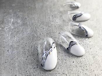 ネイルスミス(Nailsmith)/ウェーブラインの変形フレンチ
