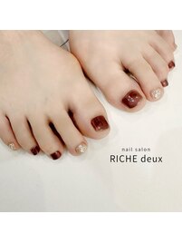 大人ブラウンフットネイル