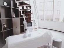 シュシュ エステティックアンドヨガ(chouchou esthetique&yoga)の雰囲気（1F脂肪冷却ルーム★女性特有の皮下脂肪に効果大☆リバウンド無し）