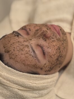 アカリ(acari)/ハーバルシー施術中