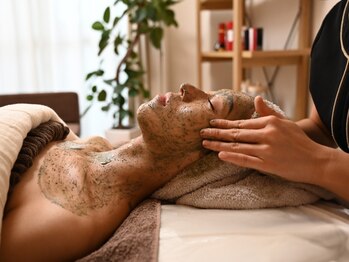 ラクシュミー ナチュラル(Laksmy NATURAL)の写真/[肌質改善]SNS話題沸騰！REVI国産ハーブピーリングで肌本来の力を活性化◎憧れの毛穴レスな水光肌へ！