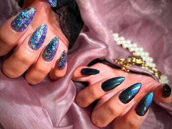 ネイルズナル(Nails Nalu)の写真/【華やかなデザインも対応◎】イベントや挙式にもオススメ♪時短スカルプ10本+アート2本コース/￥11,550～！