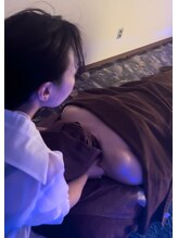 ふんわりコスモマッサージ/デコルテから首のオイル施術