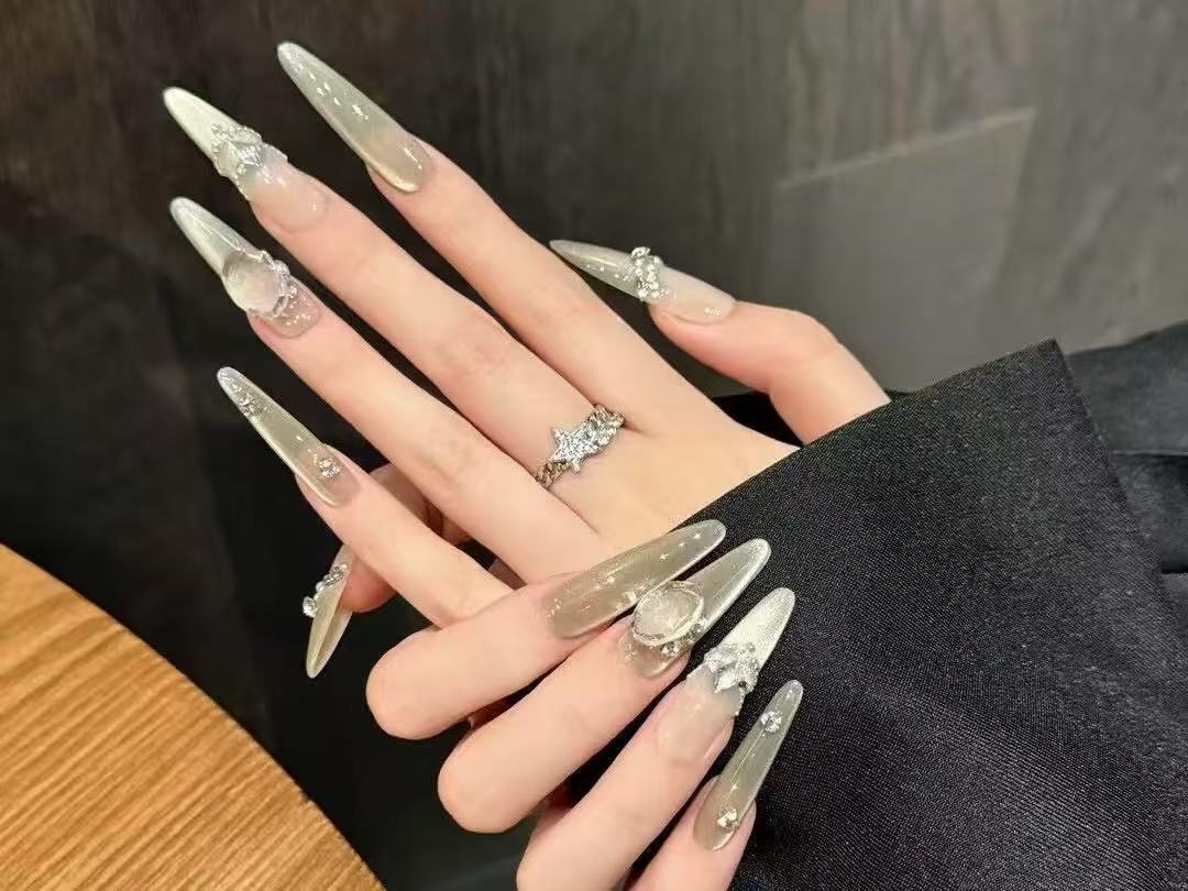 なお　スーパーロングネイル 👩🏿‍🦳 #平成ギャルネイル . スーパーロング やり放題メニュー