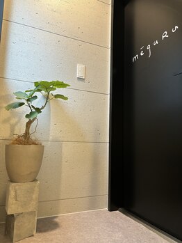 メグル(meguRu)/階段を3階上がってくださいね