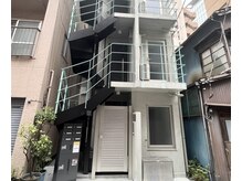 エカ(eka)の雰囲気（【101号室】ターコイズブルーの手すりが目印です！！）