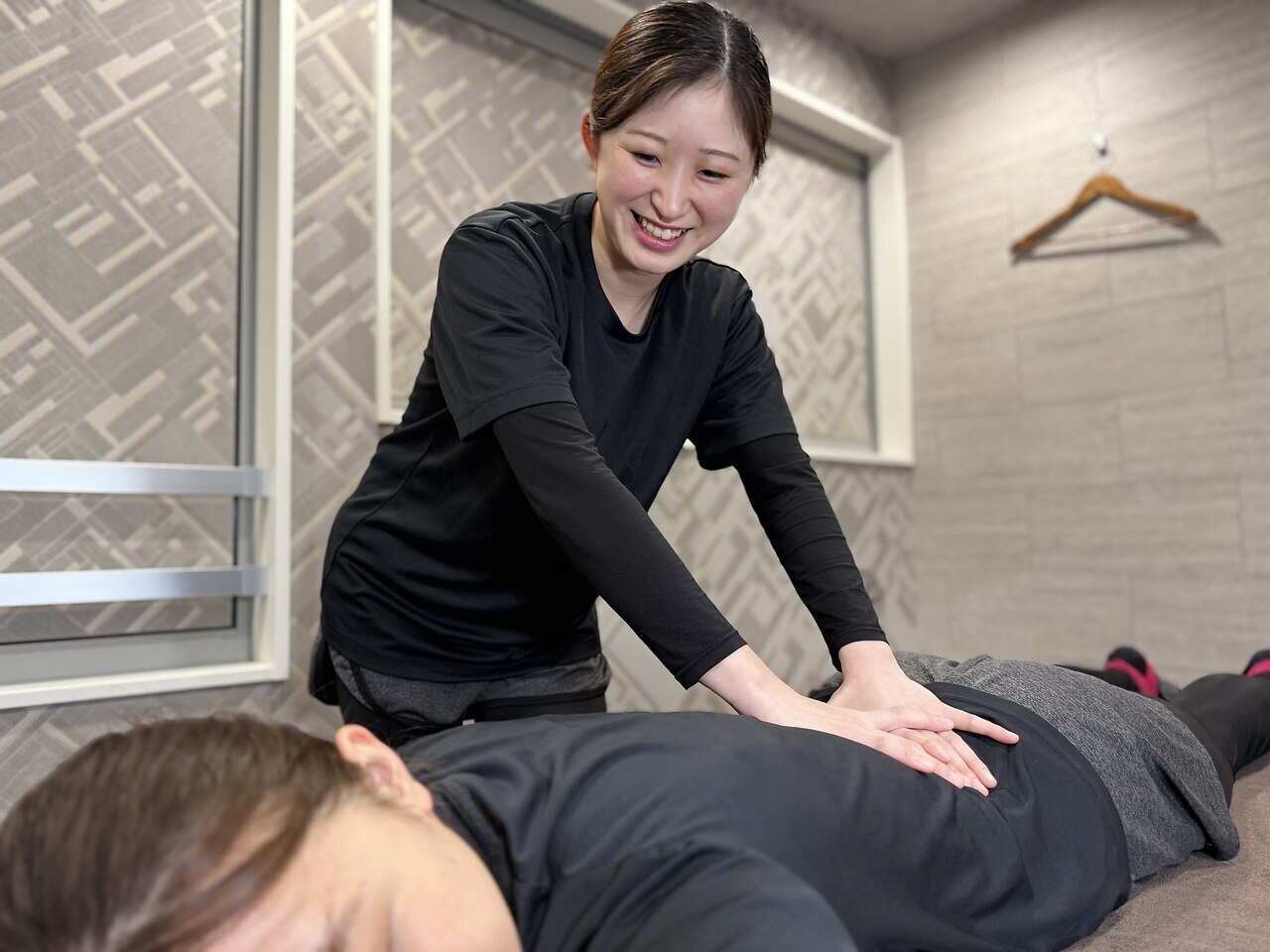 【肩こり/腰痛/首こり/背中】全身もみほぐし+肩甲骨&骨盤調整40分7700円→