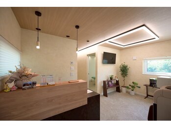 松本活法整体院/カウンターと待ち合室