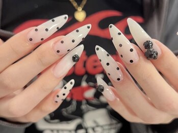 ヴァーミリオン(Vermillon)の写真/サロンデビューの方におすすめ◎ロングデザイン似合わせ提案と豊富な定額デザインで垢抜けネイル。