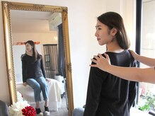 お顔の歪みや左右のバランス、首や肩、腰も整えていきます