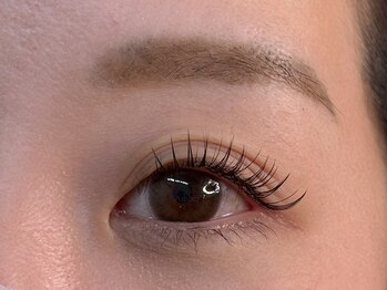 アンバー(Amber)/マスカラ入らずのパーマデザイン