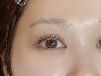 ユノ(Juno)/根本から上がるまつ毛