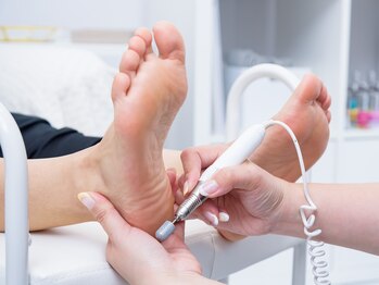 ブレスネイル(breath nail)の写真/足裏角質ケアでツルツル！フットジェルで指先まで輝く夏へ♪マグネットネイルも◎！
