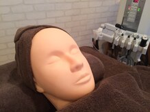 機器、ハンド技術、植物療法を組み合わせたエステメソッドです。